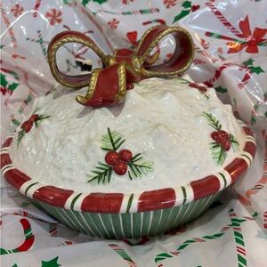 GORGEOUS & pristine FITZ & FLOYD ceramic covered pie ensemble Christmas Holiday